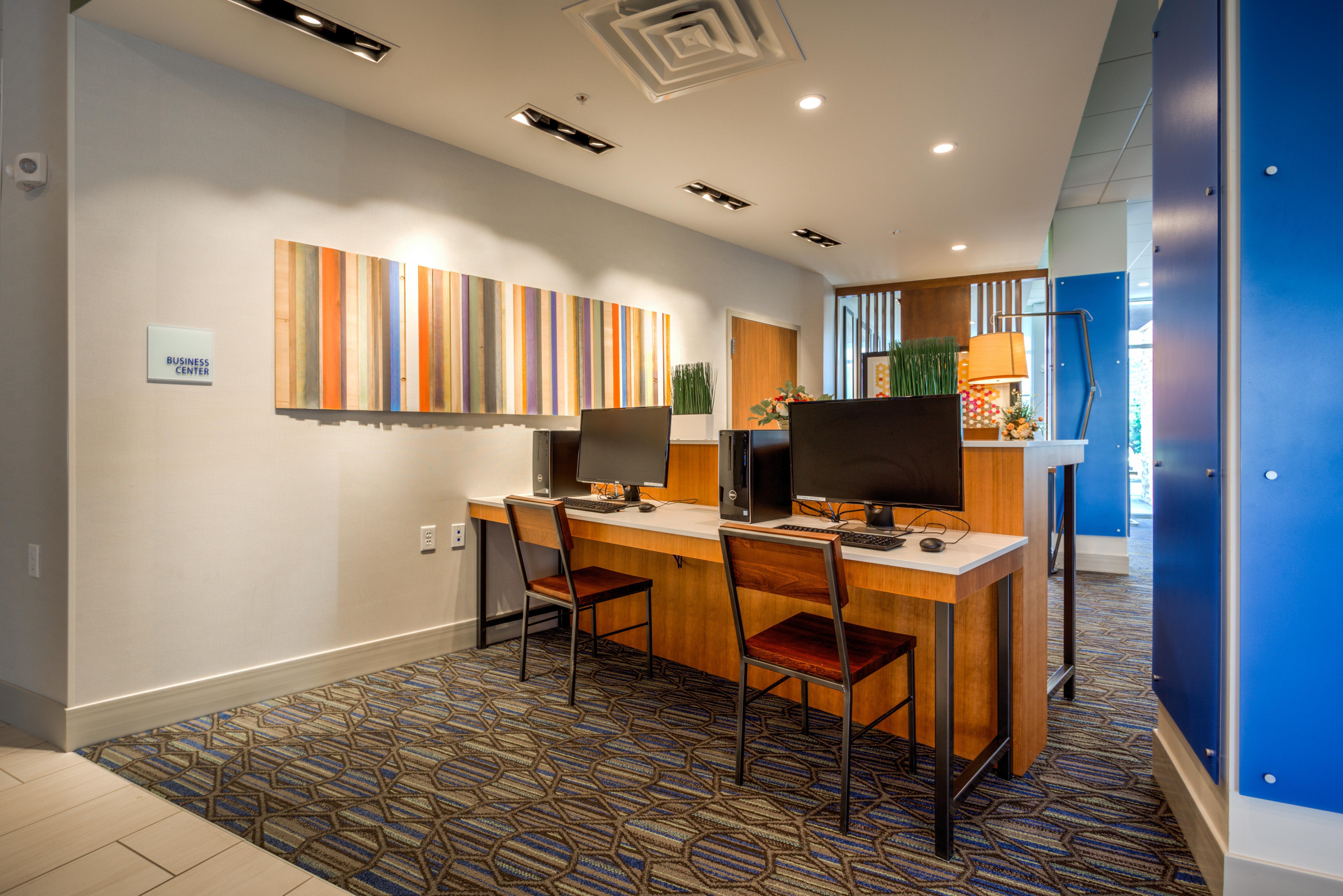 Holiday Inn Express & Suites Reedsville - State Coll Area, An Ihg Hotel Exteriör bild
