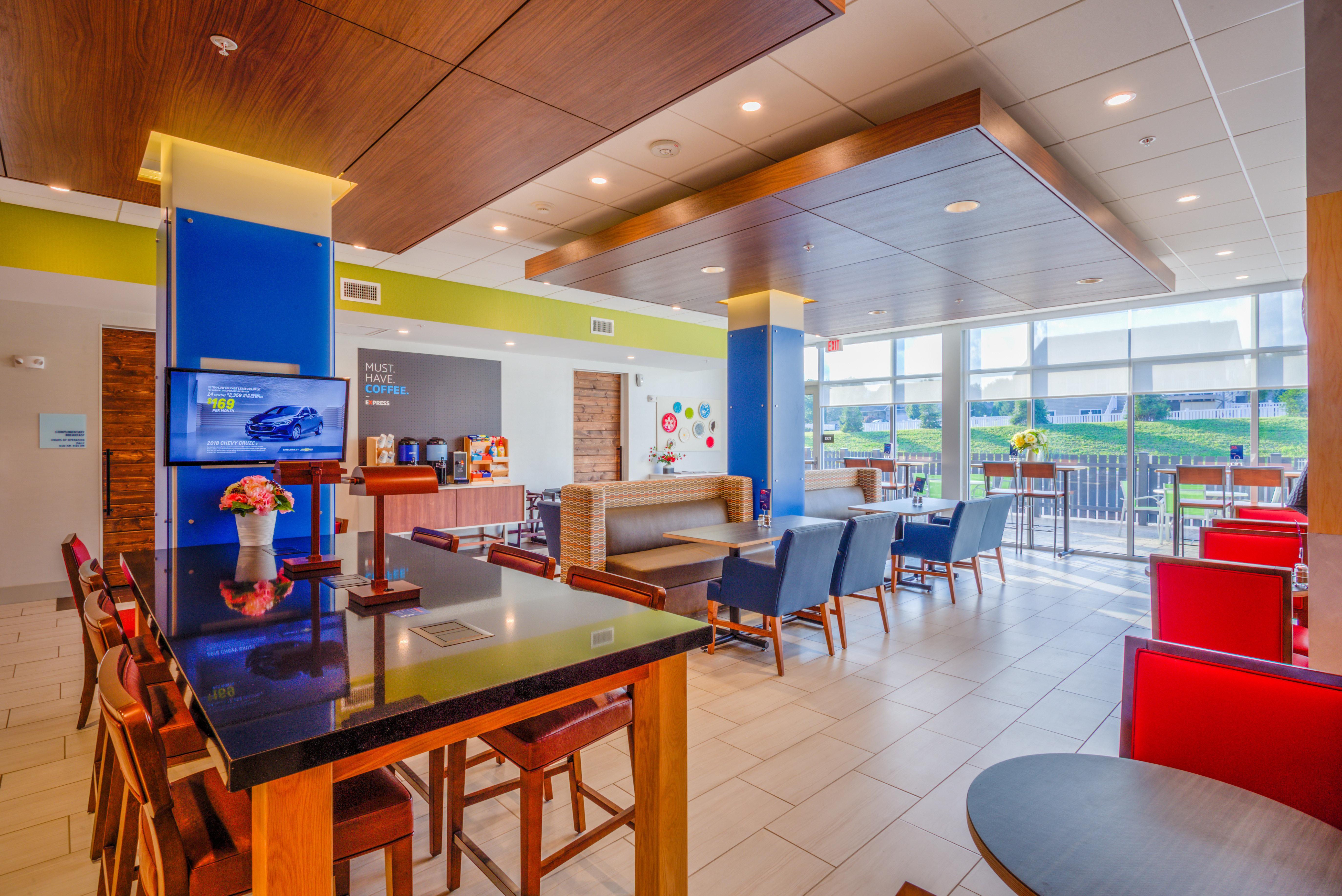Holiday Inn Express & Suites Reedsville - State Coll Area, An Ihg Hotel Exteriör bild