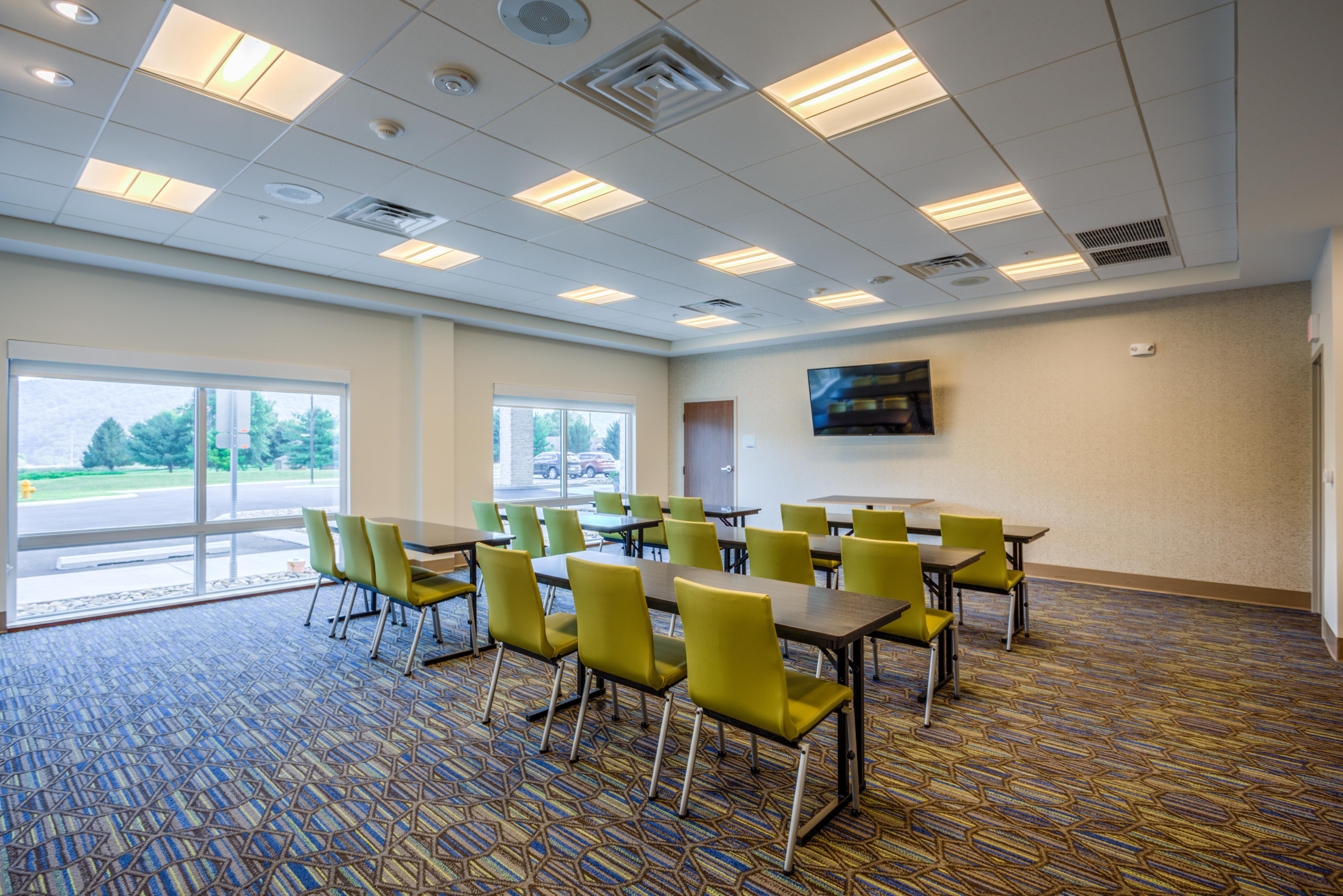 Holiday Inn Express & Suites Reedsville - State Coll Area, An Ihg Hotel Exteriör bild