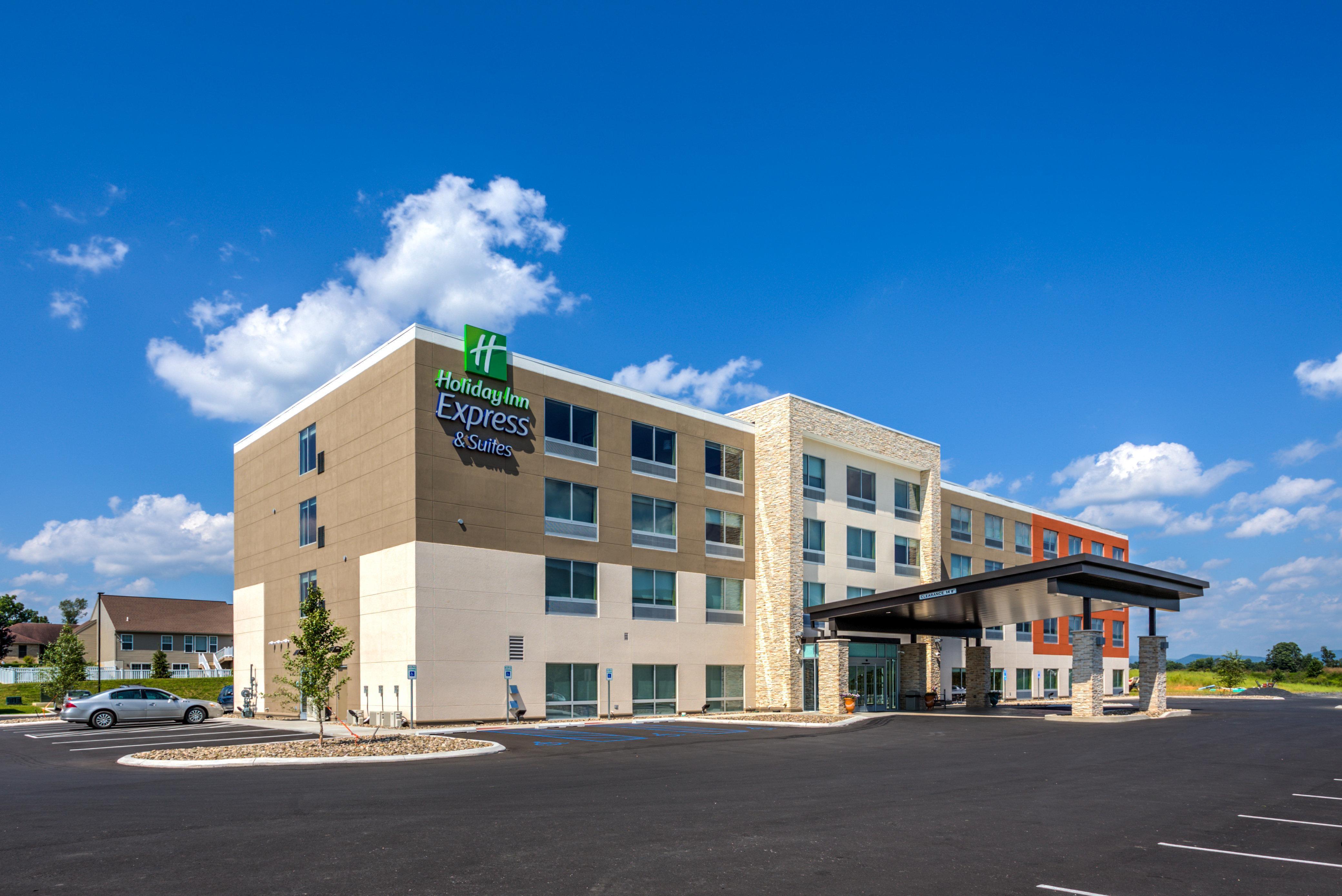 Holiday Inn Express & Suites Reedsville - State Coll Area, An Ihg Hotel Exteriör bild