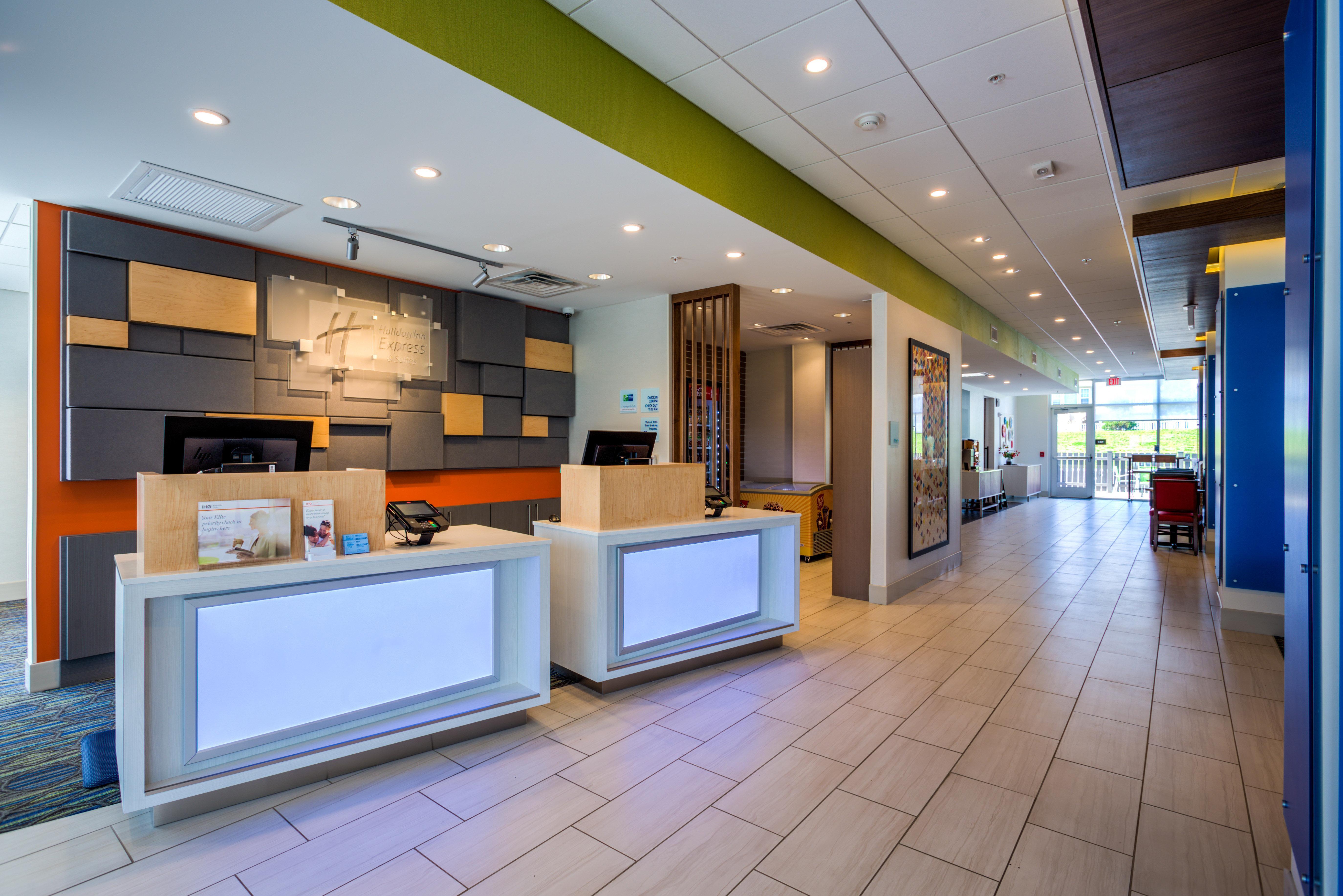 Holiday Inn Express & Suites Reedsville - State Coll Area, An Ihg Hotel Exteriör bild